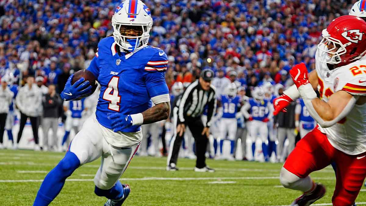Bills James Cook avoid Kansas City's Drue Tranquill and runs into the end zone for a touchdown during first half action against the Kansas City Chiefs.