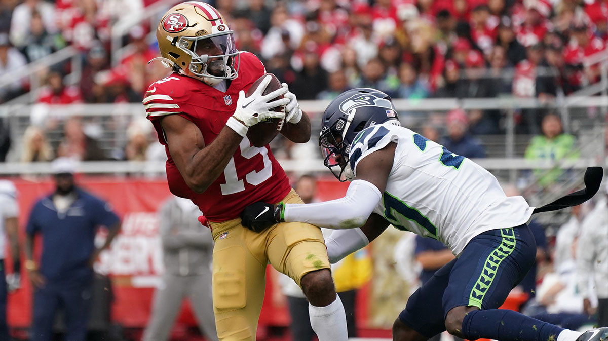 San Francisco 49ers wide receiver Jauan Jennings (15) makes a reception while defended by Seattle Seahawks cornerback Riq Woolen (27) in the third quarter at Levi's Stadium. 