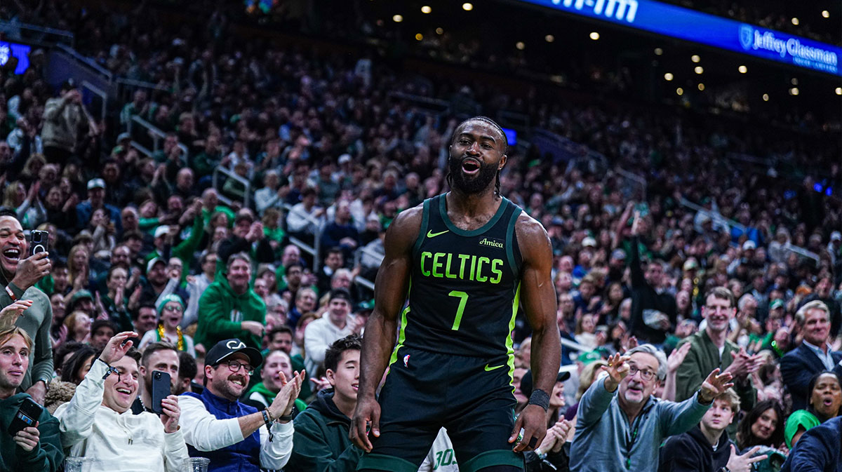 Boston Celtics Guard Jailen Brown (7) reacts after its three-day basket against La Clippers in the second quarter of the TD garden.