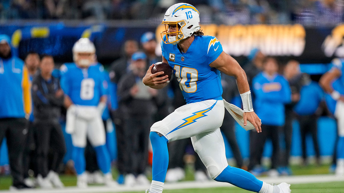 Los Angeles Chargers quarterback Justin Herbert (10) breaks away on a run in the fourth quarter of the NFL Week 11 game between the Los Angeles Chargers and the Cincinnati Bengals at SoFi Stadium