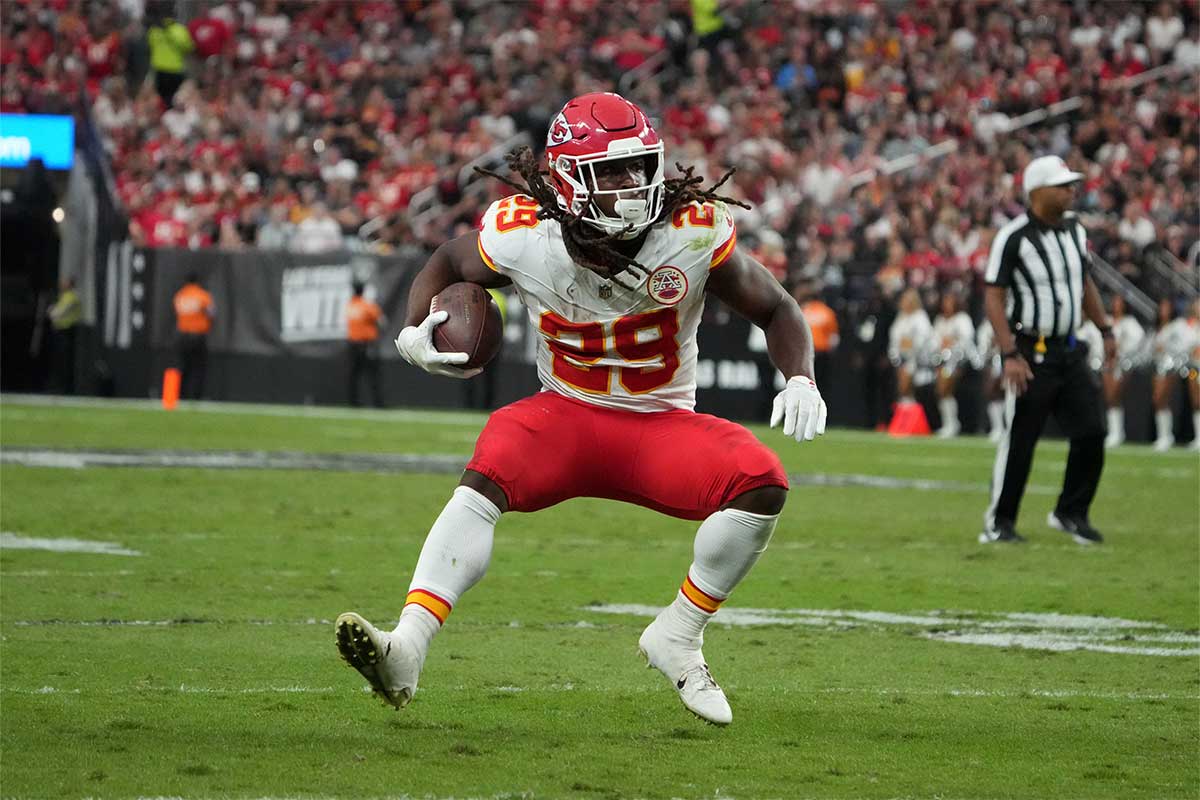 Kansas City Chiefs running back Kareem Hunt (29) carries the ball against the Las Vegas Raiders in the first half at Allegiant Stadium.