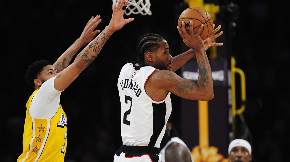 Los Angeles Clippers forward Kawhi Leonard (2) passes against the defense of Los Angeles Lakers forward Anthony Davis (3) during the second half at Staples Center.