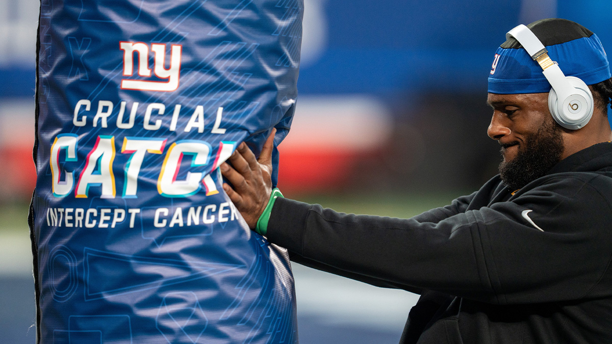 New York Giants linebacker Kayvon Thibodeaux (5) warms up during pre-game at MetLife Stadium.