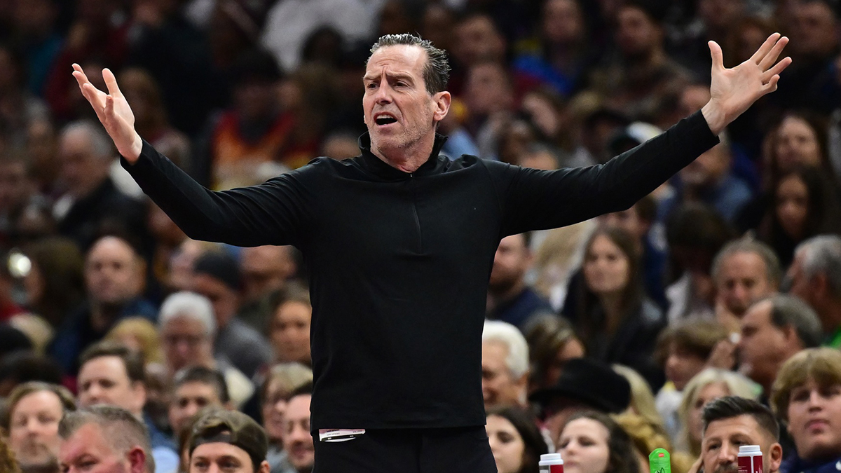 Cleveland Cavaliers head coach Kenny Atkinson reacts during the first half against the Chicago Bulls at Rocket Mortgage FieldHouse.