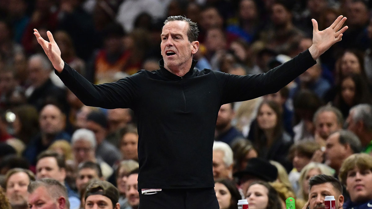 Cleveland Cavaliers head coach Kenny Atkinson reacts during the first half against the Chicago Bulls at Rocket Mortgage FieldHouse.