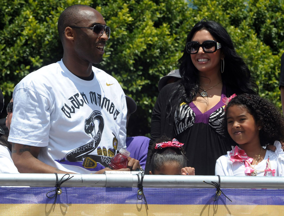 Kobe Briant (left) and wife Vanessa Briant During 2009-10 Los Angeles Lakers Championship Parade on Figueroa Street. 