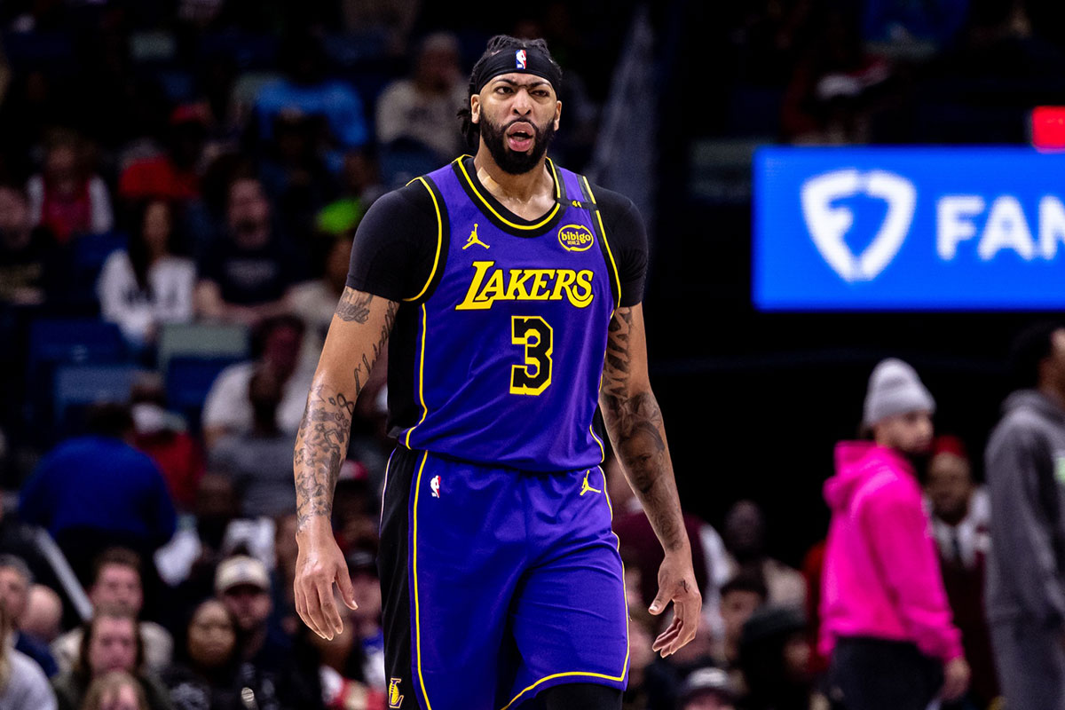 Los Angeles Lakers forward Anthony Davis (3) reacts to a play against the New Orleans Pelicans during the first half at Smoothie King Center.