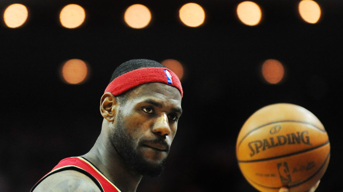 Cleveland Cavaliers forward LeBron James (23) against the Orlando Magic at Amway Arena