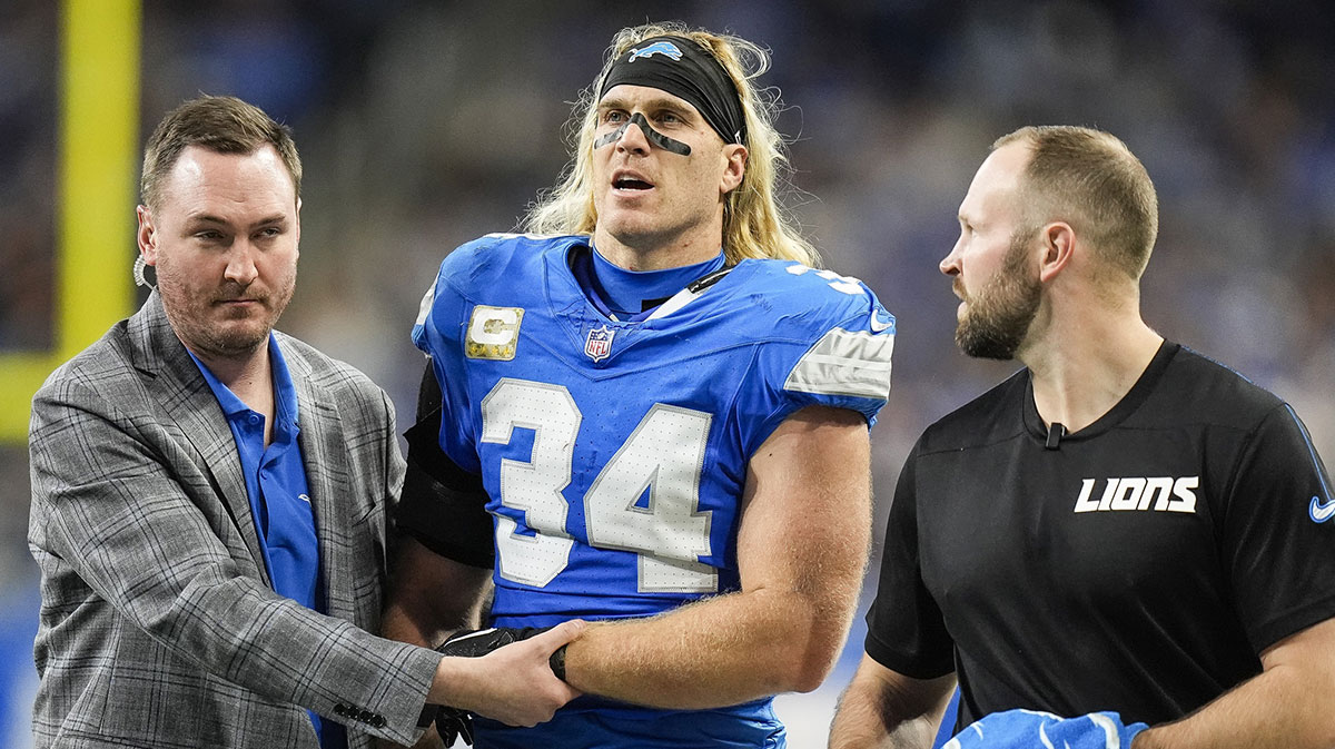 Detroit Lions linebacker Alex Anzalone (34) walks off the field due to an injury during the first half against Jacksonville Jaguars at Ford Field in Detroit on Sunday, Nov. 17, 2024