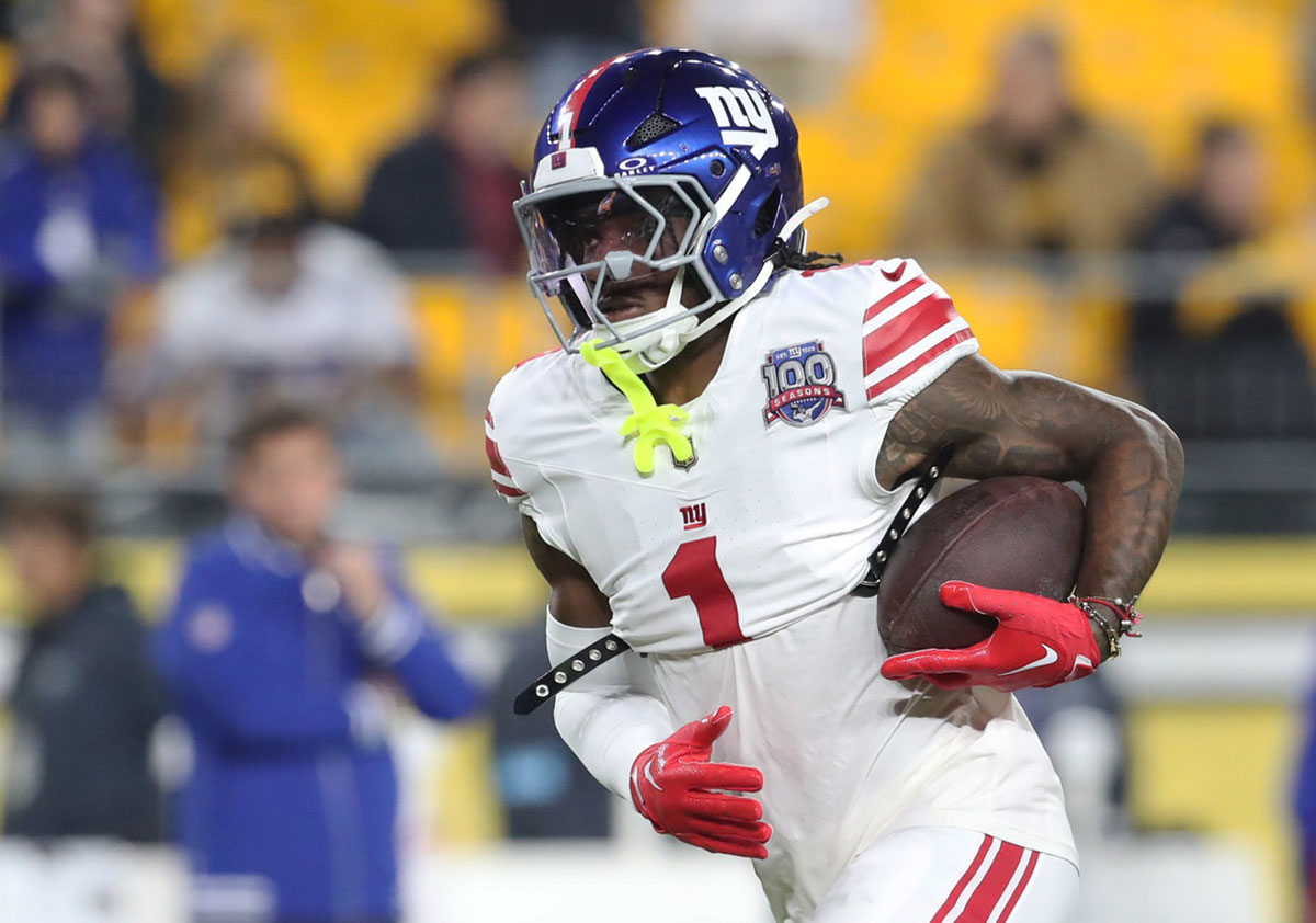 New York Giants wide receiver Malik Nabers (1) warms up before playing the Pittsburgh Steelers at Acrisure Stadium.