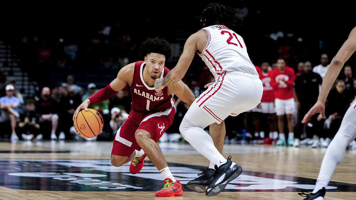 Nov 26, 2024; Las Vegas, Nevada, USA; Alabama Crimson Tide guard Mark Sears (1) drives the ball towards Houston Cougar guard Emanuel Sharp (21) during the second half at MGM Grand Garden Arena. Mandatory Credit: Jeffrey (Tyge) O'Donnell-Imagn Images
