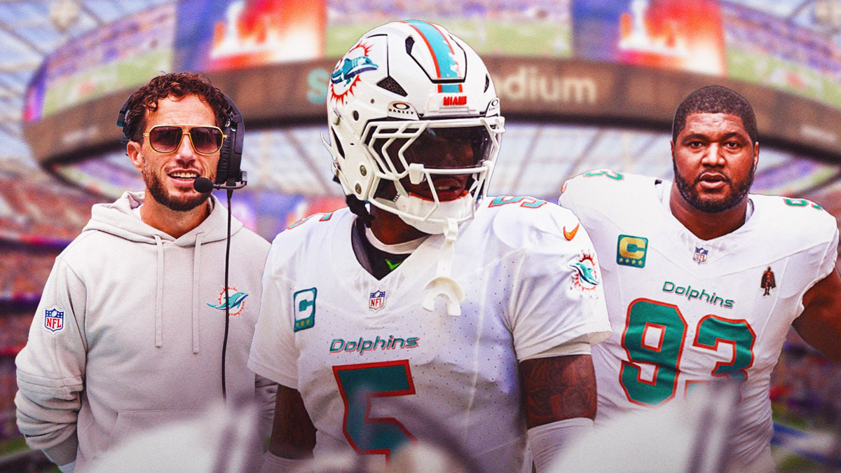 Mike McDaniel next to Jalen Ramsey and Calais Campbell in front of SoFi Stadium