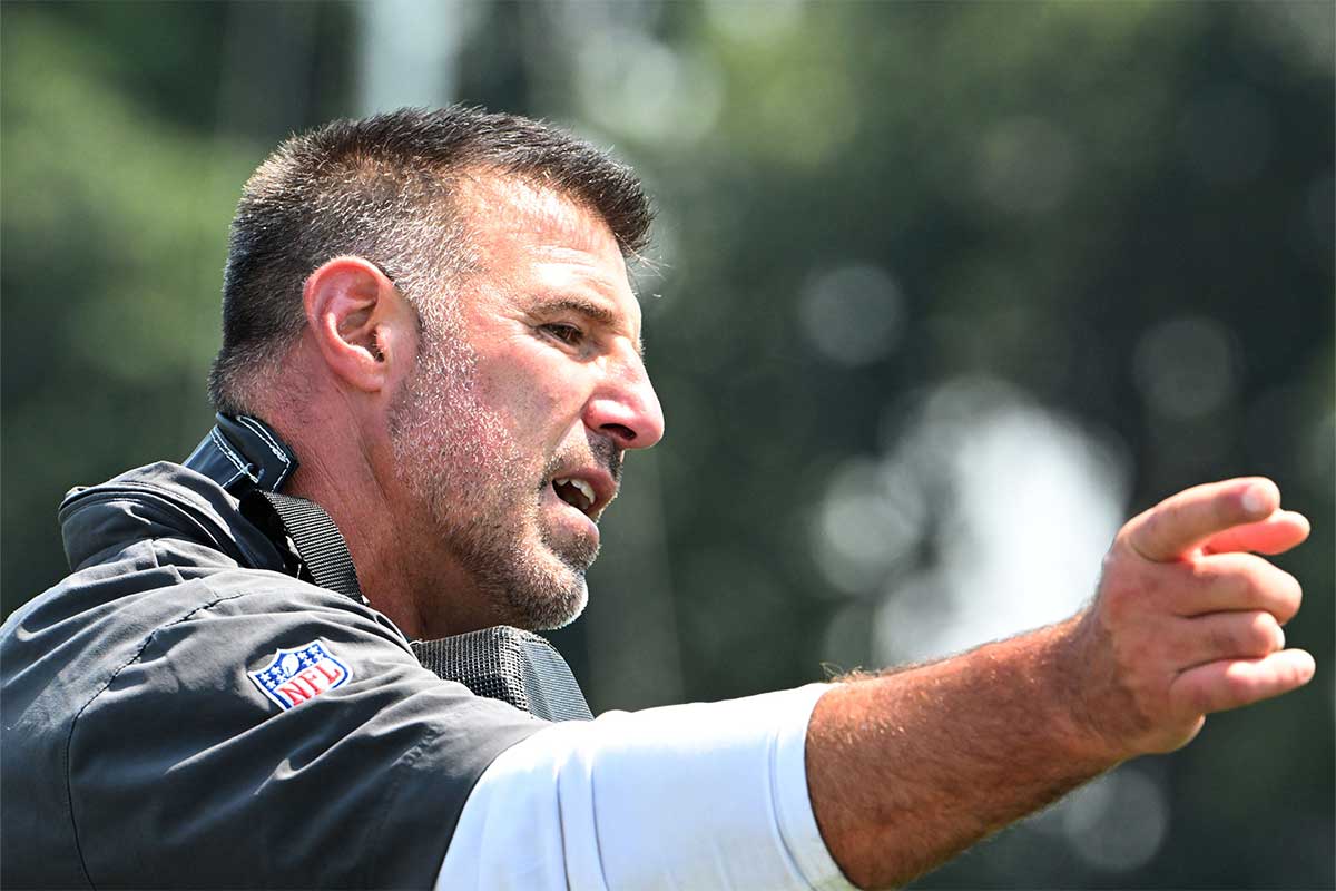 Cleveland Browns advisor Mike Vrabel during practice at the Browns training facility in Berea, Ohio