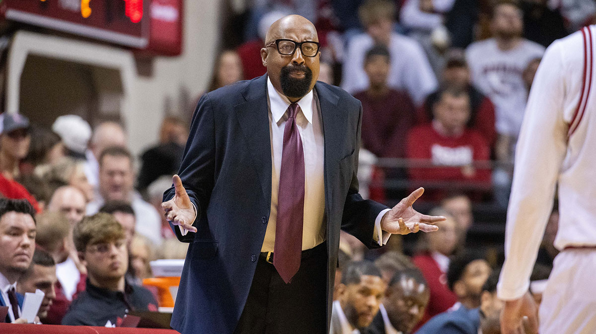 Indiana Hoosiers head coach Mike Woodson and Indiana Hoosiers guard Myles Rice (1) talk in the second half against the UNC-Greensboro Spartans at Simon Skjodt Assembly Hall.