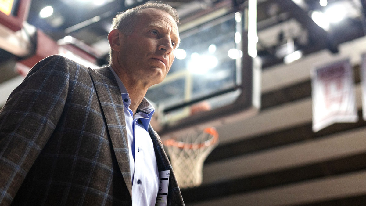 Alabama Crimson Tide head coach Nate Oats walks onto the court before the game at Coleman Coliseum.