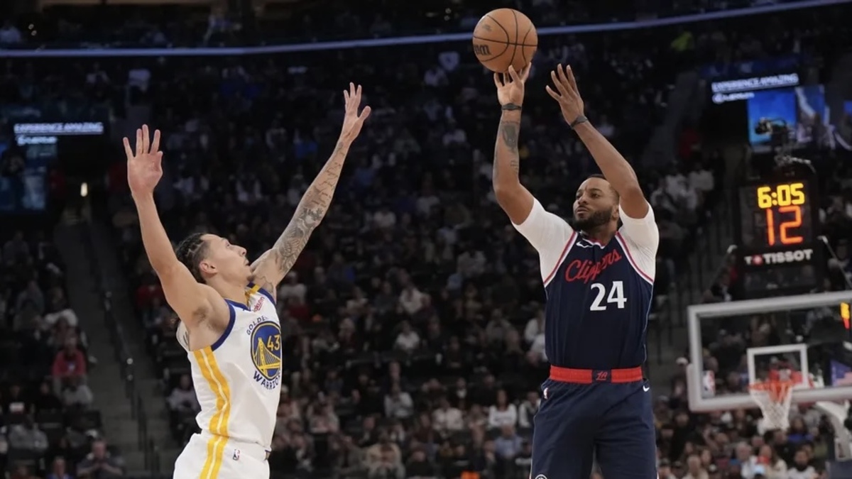 LA Clippers guard Norman Powell (24) shoots the ball against Golden State Warriors forward Lindy Waters III (43) in the second half at Intuit Dome.