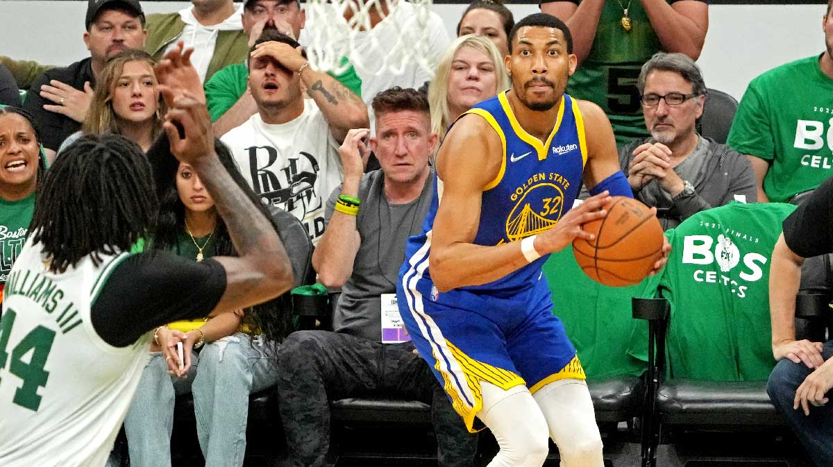 Gold State Warriors Next Otto Porter Jr. (32) It shoots the ball against the Boston Celtics Center Robert Williams III (44) during the third quarter of six of the NBA finals in the TD garden.