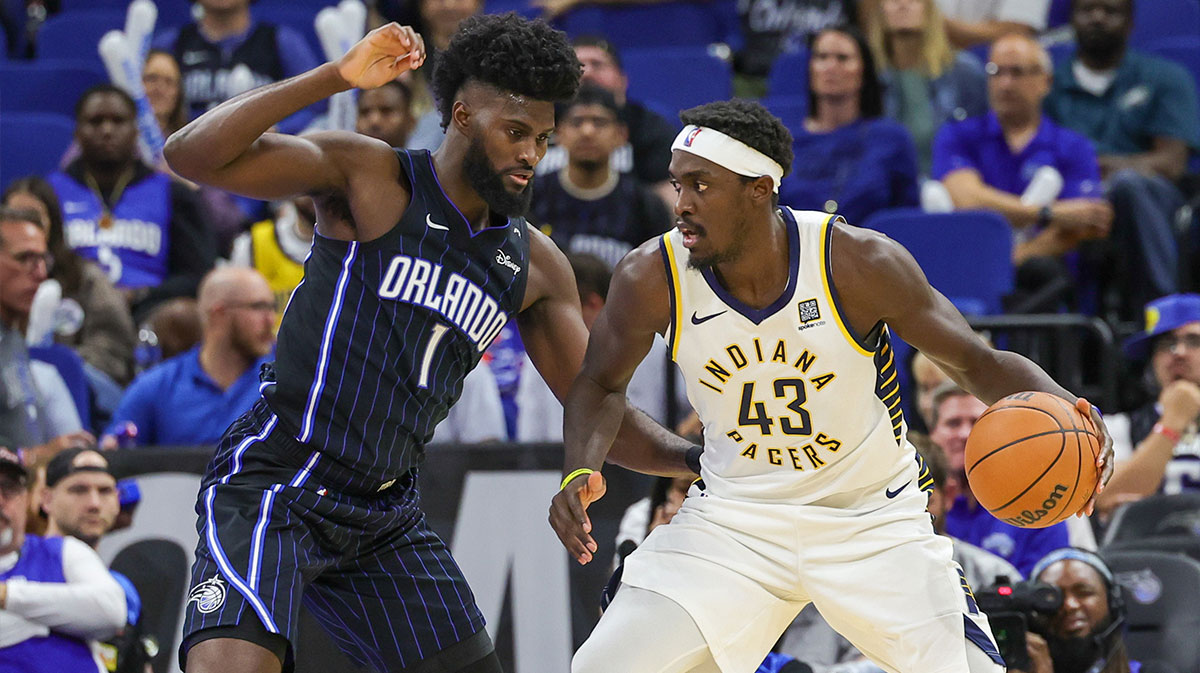 Orlando Magic Napred Jonathan Isaac (1) Brani Indiana Pacens Proper Pascal Siakam (43) During the second quarter in Kia Center.