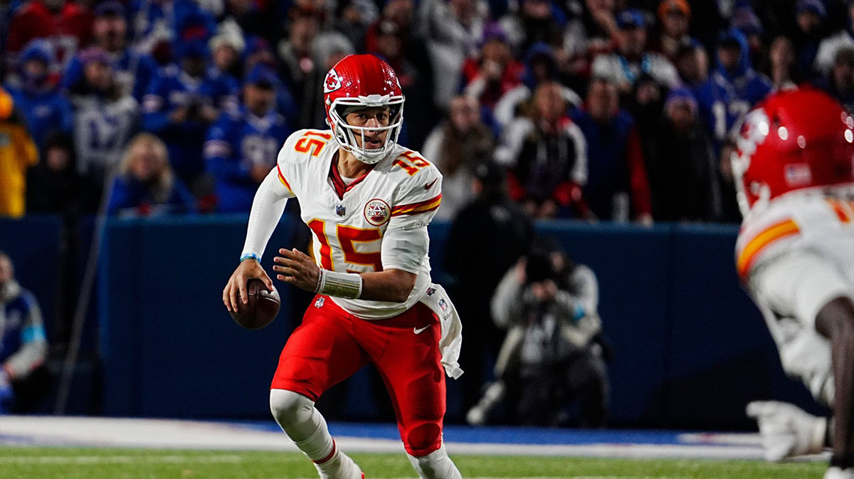 Kansas City's Patrick Mahomes starts to run with the ball when he can't find an open receiver late in the fourth quarter. His run for a first down was waived off when his team got called for a penalty. The Bills hosted Kansas City Chiefs in Orchard Park, Nov.17, 2024.