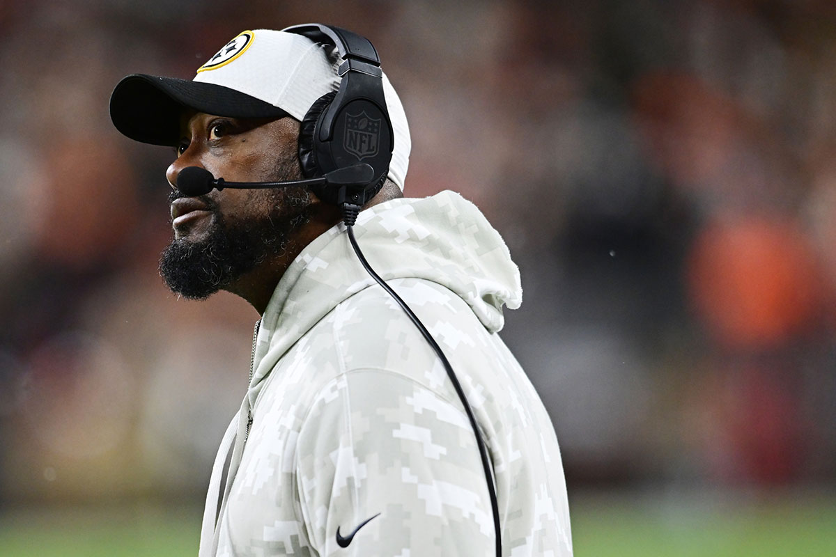 Camera catches Steelers coach Mike Tomlin eating snow amid cold TNF vs. Browns