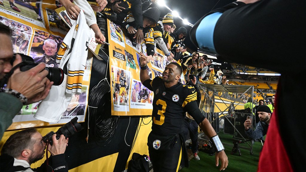 Pittsburgh Steelers quarterback Russell Wilson (3) celebrates a win against the New York Giants at Acrisure Stadium.