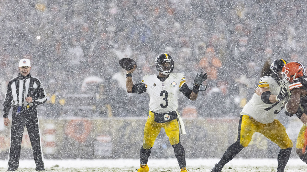 Pittsburgh Steelers quarterback Russell Wilson (3) throws the ball against the Cleveland Browns during the third quarter at Huntington Bank Field Stadium.