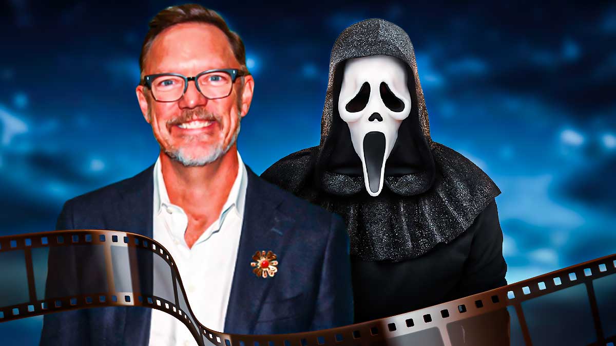Scream star Matthew Lillard with Ghostface.