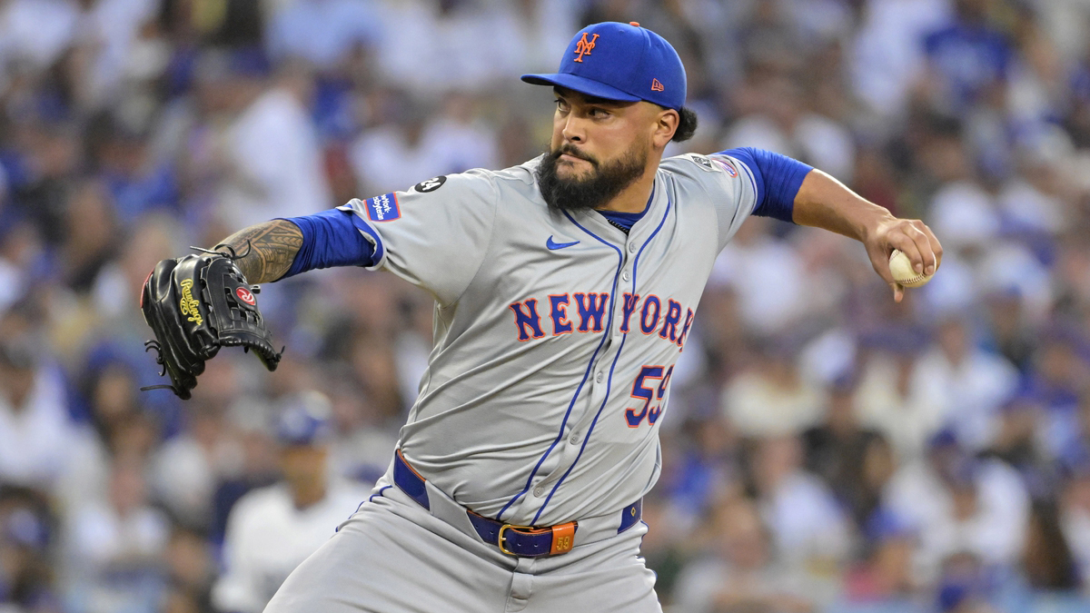 New York Mets pitcher Sean Manaea (59) pitches against the Los Angeles Dodgers in the second inning during game six of the NLCS for the 2024 MLB playoffs at Dodger Stadium. 