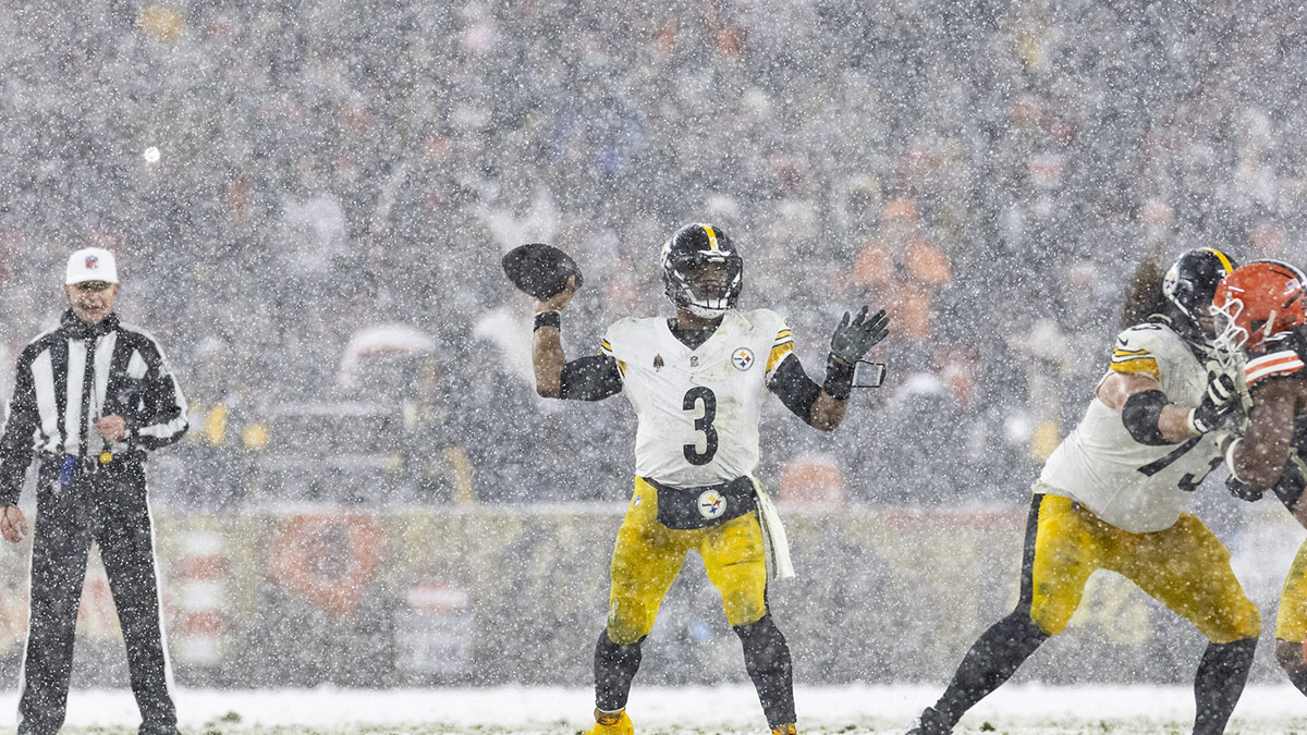 Pittsburgh Steelers quarterback Russell Wilson (3) throws the ball against the Cleveland Browns during the third quarter at Huntington Bank Field Stadium.