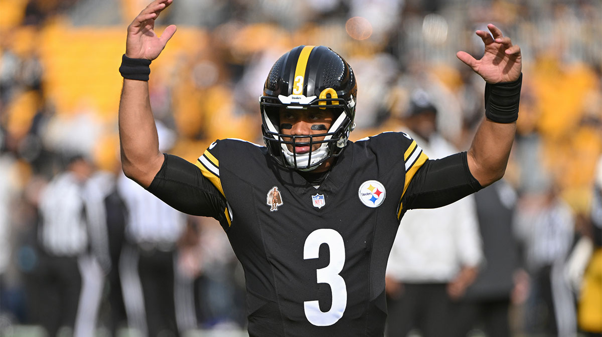 Pittsburgh Steelers quarterback Russell Wilson (3) warms up for a game against the Baltimore Ravens at Acrisure Stadium