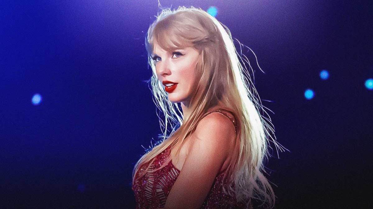 Taylor Swift performing