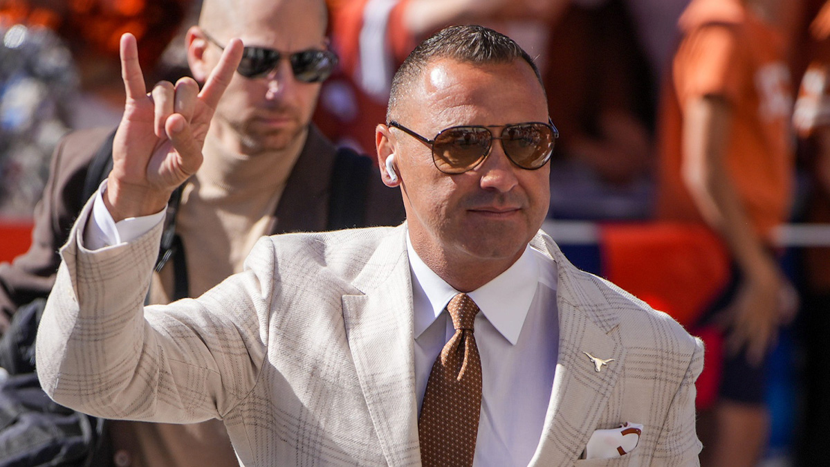 Texas head coach Steve Sarkisian