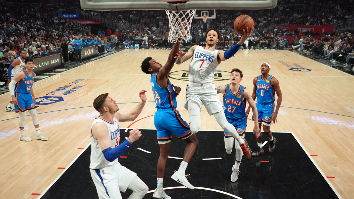 LA Clippers guard Amir Coffey (7 shoots the ball against Oklahoma City Thunder forward Jaylen Hoard (14) in the first half at Crypto.com Arena.