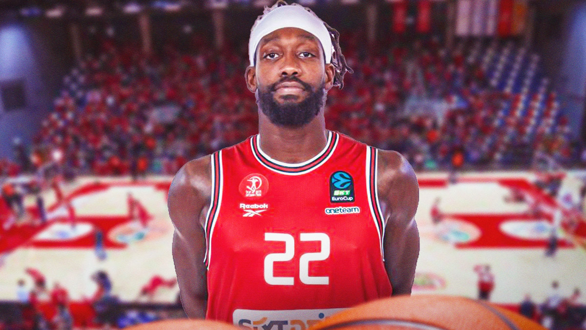 Patrick Beverly wearing Hapoel Tel Aviv gear.