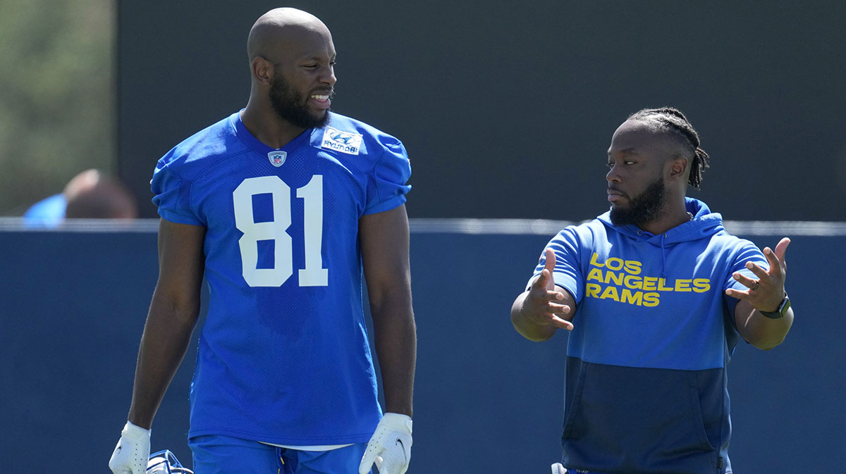 Los Angeles Rams tight end Jamal Pettigrew (81) and tight ends coach Thomas Brown during minicamp at Cal Lutheran University.
