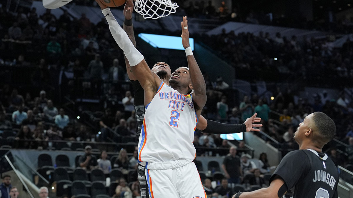 Thunder guard Shai Gilgeous-Alexander (2) in the second half at Frost Bank Center