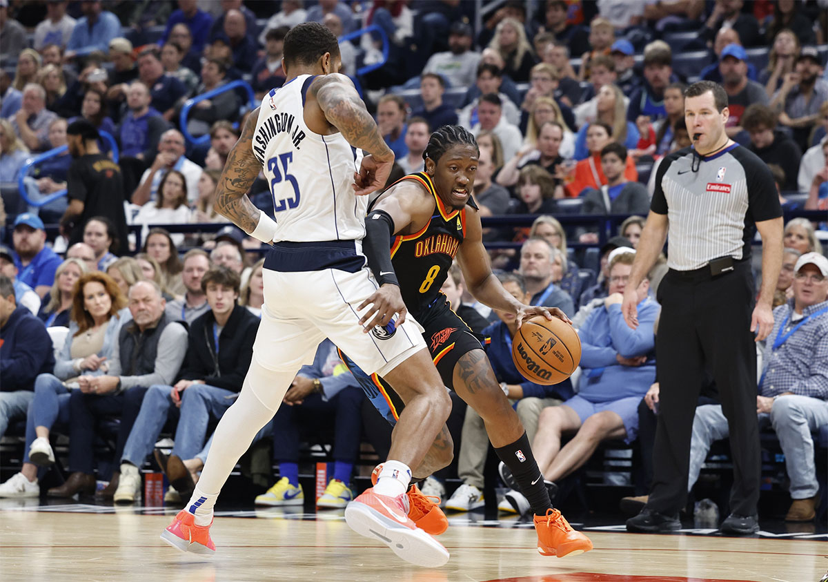 Thunder forward Jalen Williams (8) moves around Dallas Mavericks forward P.J. Washington (25) during the second half at Paycom Center