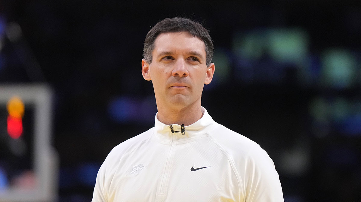 Thunder coach Mark Daigneault reacts during the game against the Los Angeles Lakers at Crypto.com Arena