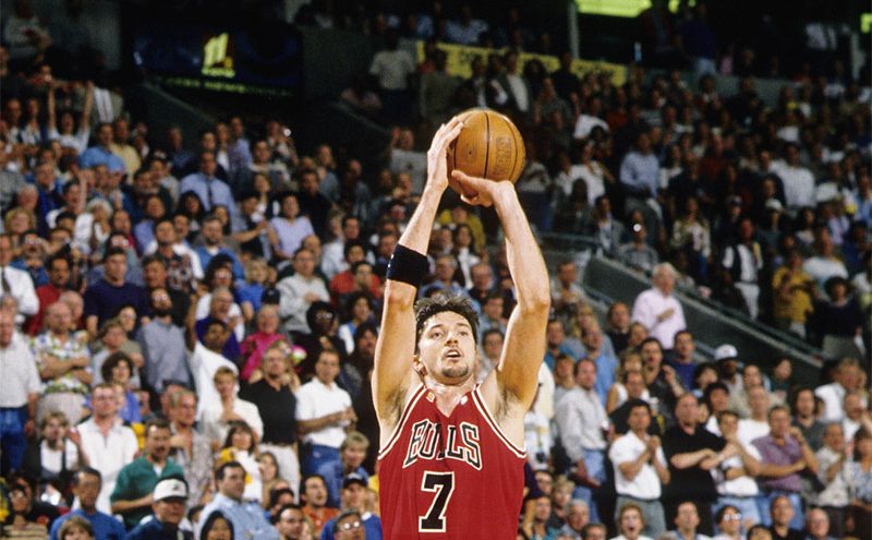 Chicago Bulls Guard Toni Kukoc (7) Collapse against Superson in Seattla during the NBA finals in Key Arena.