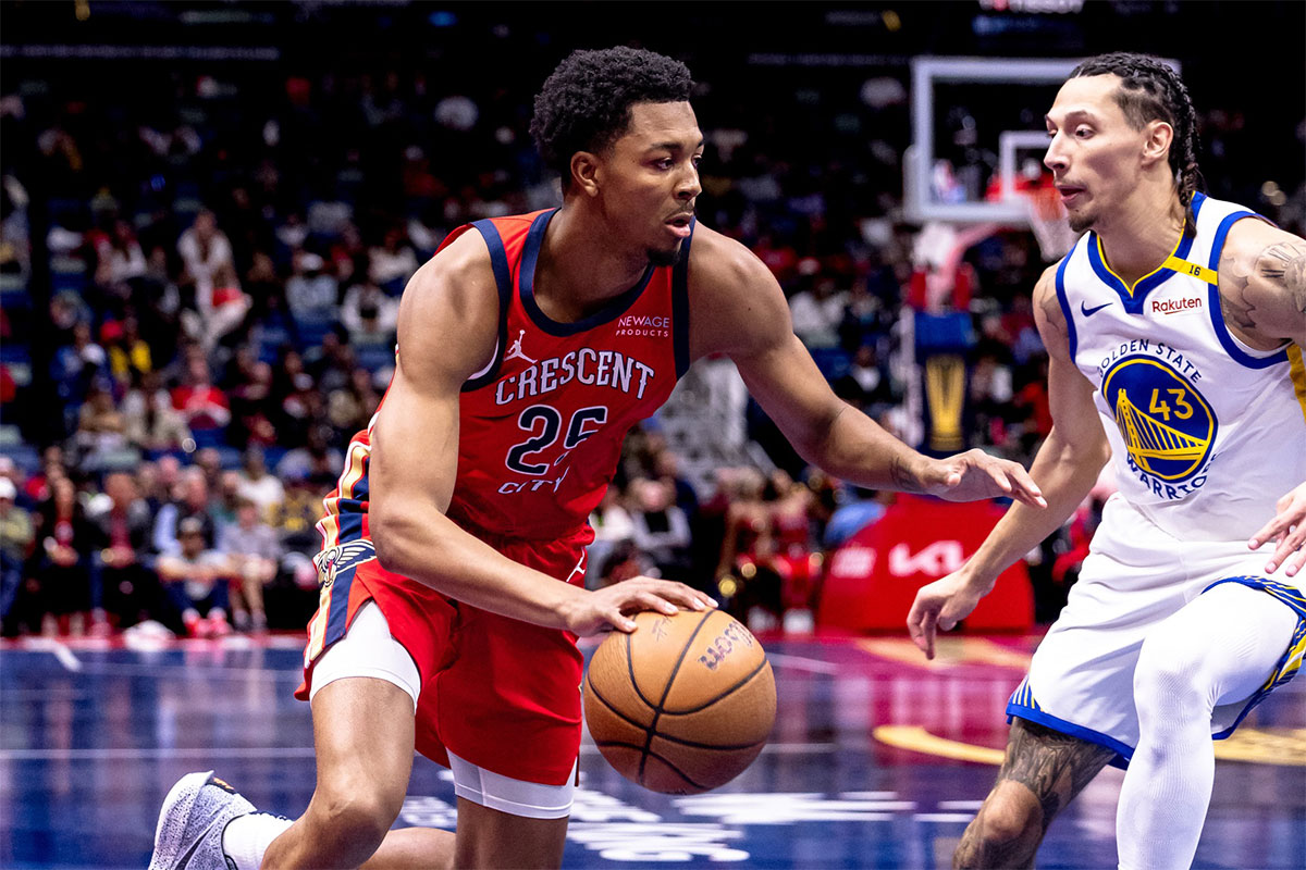 New Orleans Pelicans guard Trey Murphy III (25) dribbles against Golden State Warriors forward Lindy Waters III (43) during first half at Smoothie King Center.