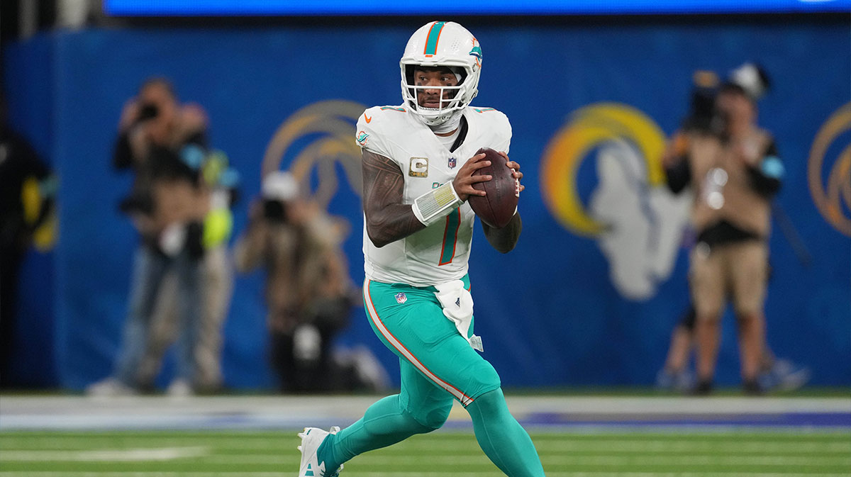 Miami Dolphins quarterback Tua Tagovailoa (1) throws the ball against the Los Angeles Rams in the first half at SoFi Stadium.