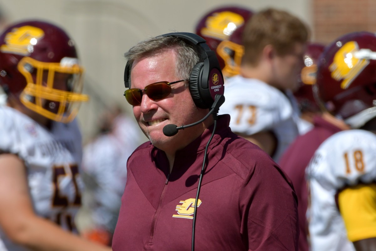 Central Michigan Chippewas head coach Jim McElwain during the second half against the Illinois Fighting Illini at Memorial Stadium.