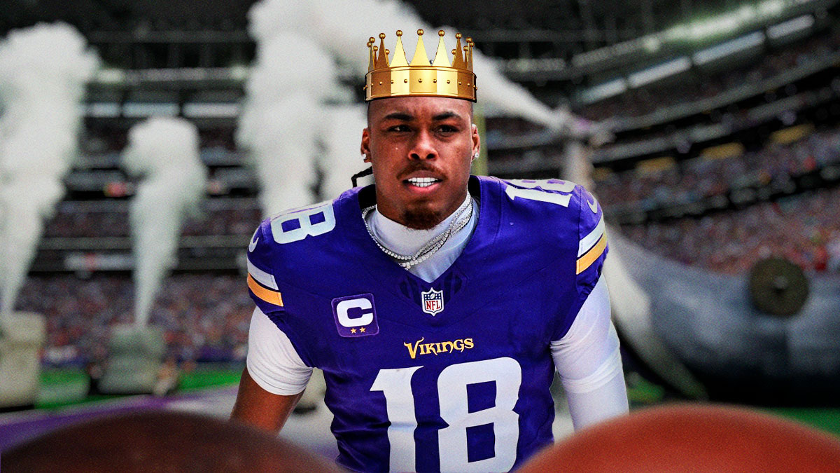 Vikings' Justin Jefferson with crown on his head