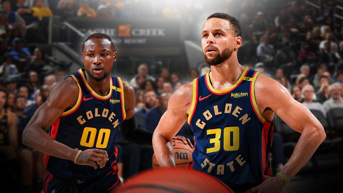 Stephen Curry beside Jonathan Kuminga