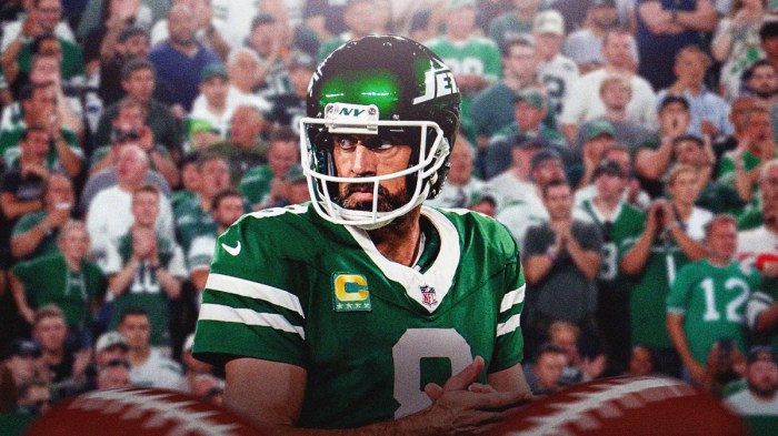 Aaron Rodgers looking pissed off. Jets fans looking upset.