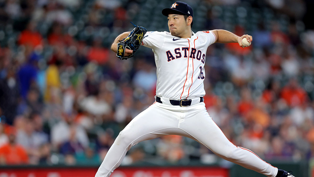 Houston Astros starting pitcher Yusei Kikuchi (16) delivers a pitch against the Seattle Mariners during the first inning at Minute Maid Park. 