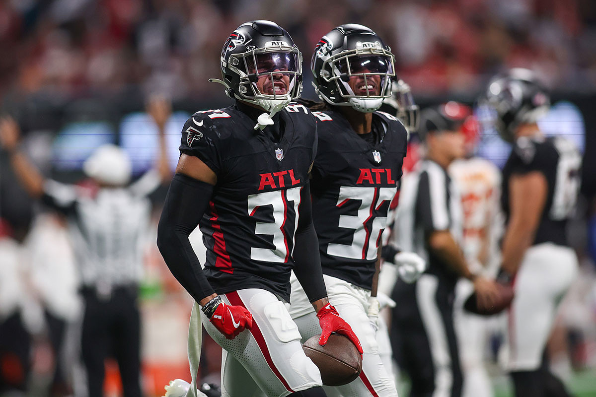 Atlanta Falcons safety Justin Simmons (31) celebrates after an interception against the Kansas City Chiefs in the first quarter at Mercedes-Benz Stadium.