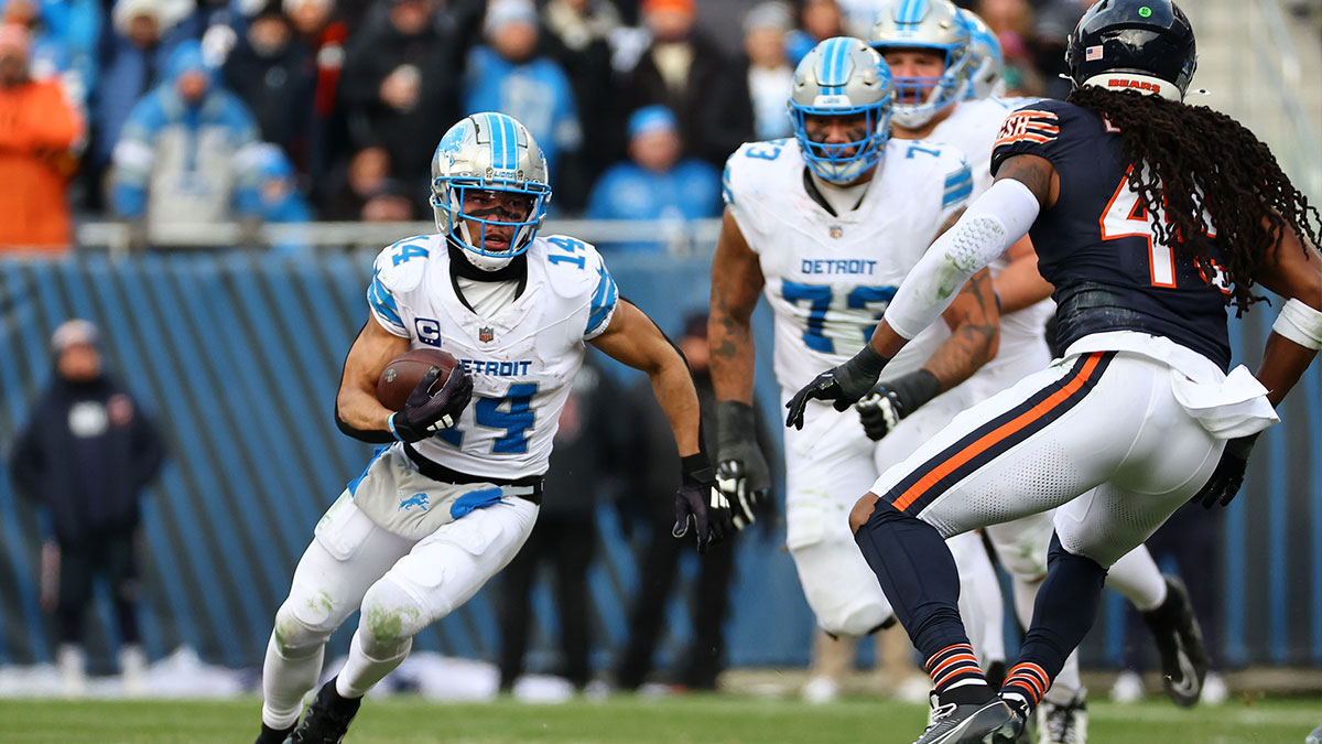 Detroit Lions wide receiver Amon-Ra St. Brown (14) makes a catch against the Chicago Bears during the second half at Soldier Field.