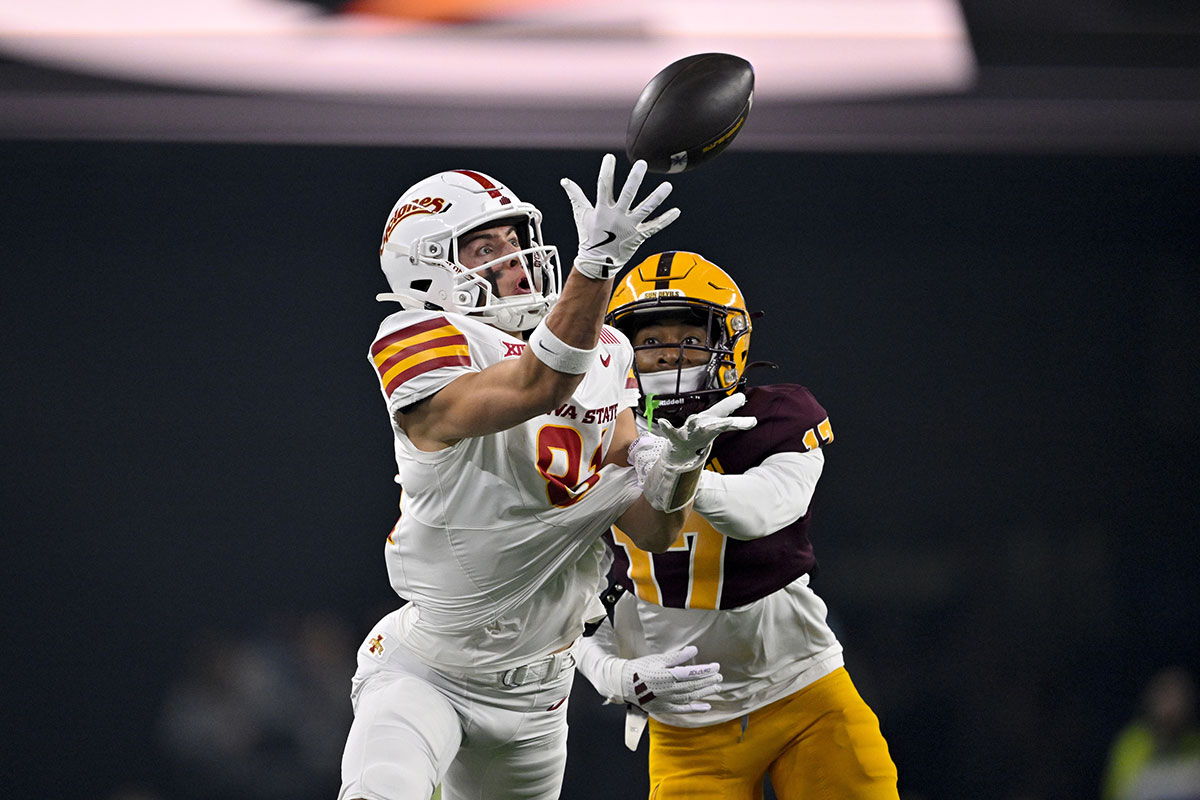 Iowa State Cyclones wide receiver Brett Eskildsen (81) and Arizona State Sun Devils defensive back Rodney Bimage Jr. (17) in action during the game between the Iowa State Cyclones and the Arizona State Sun Devils at AT&T Stadium.
