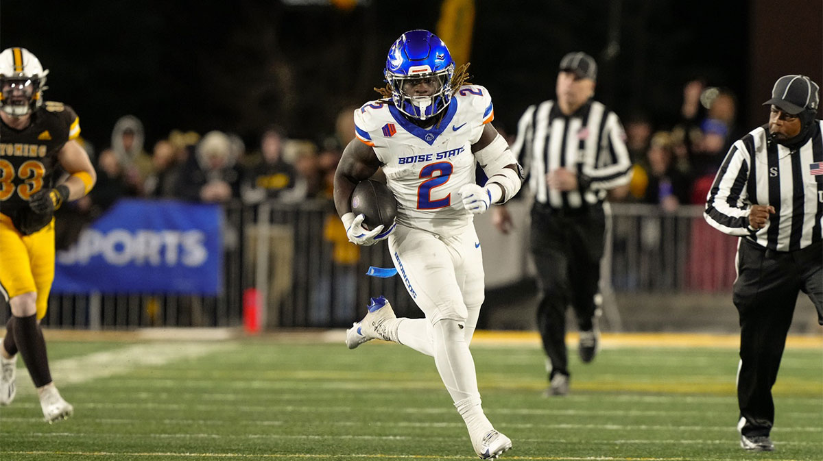 Boise State Broncos running back and Heisman Trophy candidate Ashton Jeanty (2) runs for a touchdown against the Wyoming Cowboys during the first quarter at Jonah Field at War Memorial Stadium. 